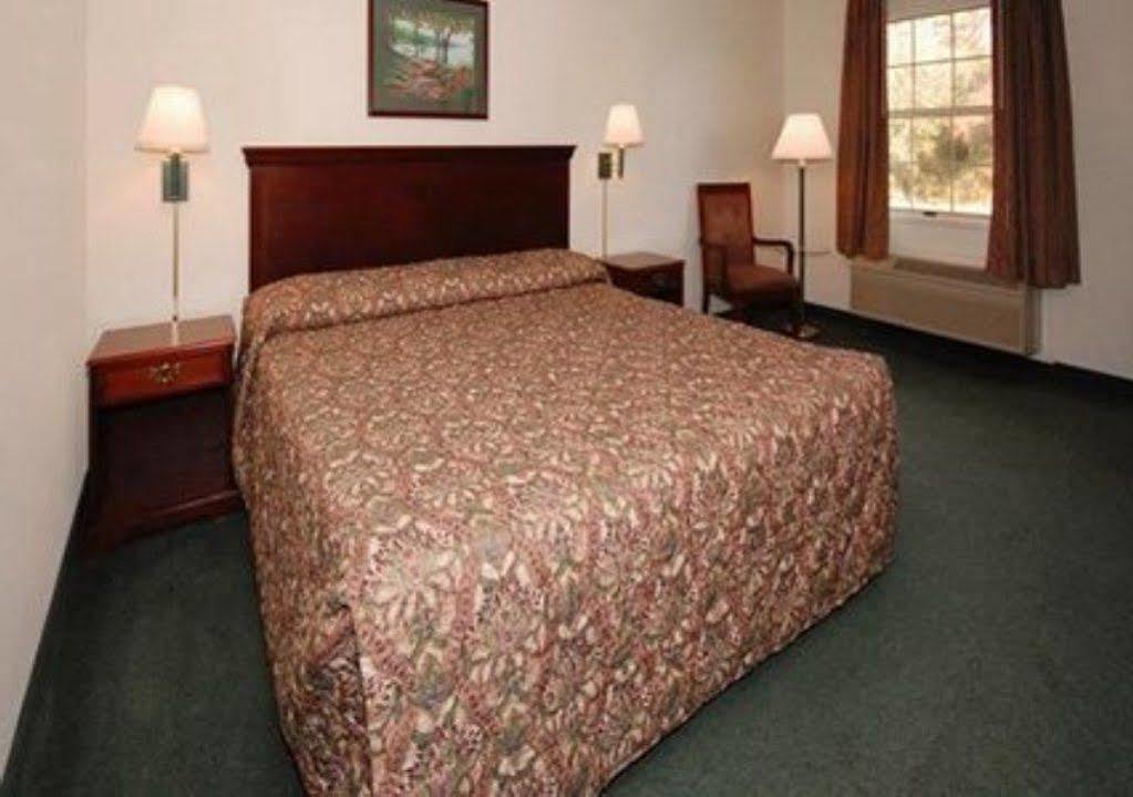 Econo Lodge Crystal Coast Морхед-Сити Экстерьер фото